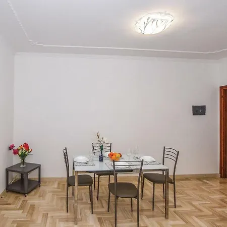 Giuly Apartment
